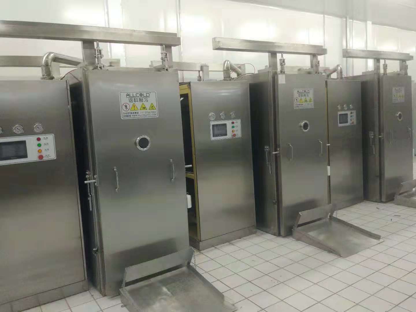 应用：中央厨房餐饮配送中心，  国家：中国，出厂日：2018年8月， 项目：3台500公斤/次真空快速冷却机